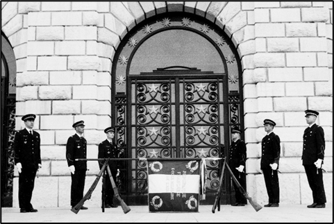 L'entrée du général.