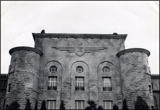 Les deux tours-réservoir du B.D.E. à la fin des années 1940.