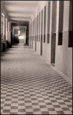 Les couloirs du B.D.E. à la fin des années 1940.