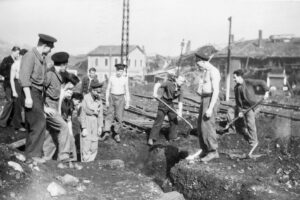 Elèves de l&rsquo;Ecole de l&rsquo;air en 1944 à Saint-Etienne employés en tant que pompiers de l&rsquo;air